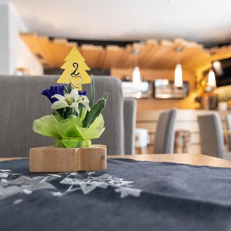 Aparthotel Dolomites Living&Relax Commezzadura Eksteriør billede