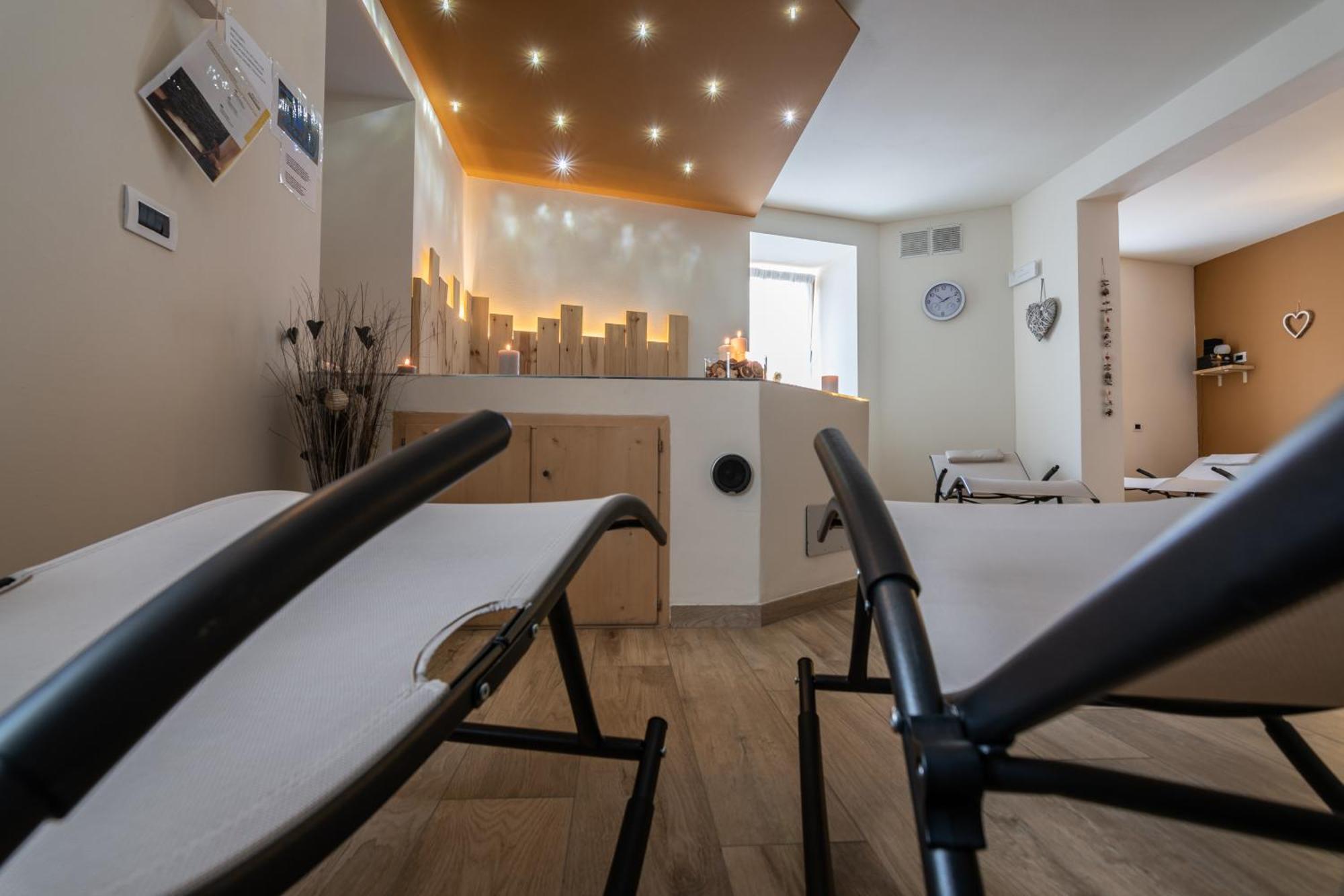 Aparthotel Dolomites Living&Relax Commezzadura Eksteriør billede