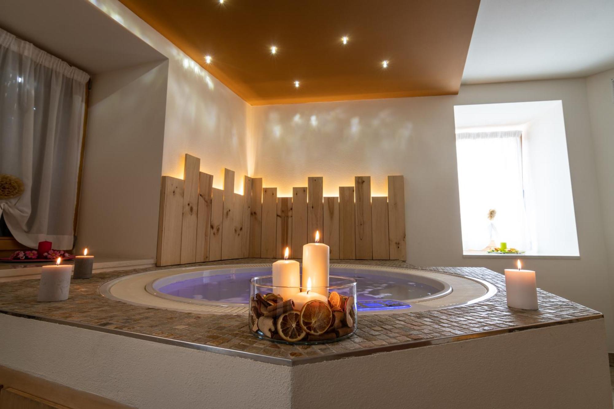 Aparthotel Dolomites Living&Relax Commezzadura Eksteriør billede