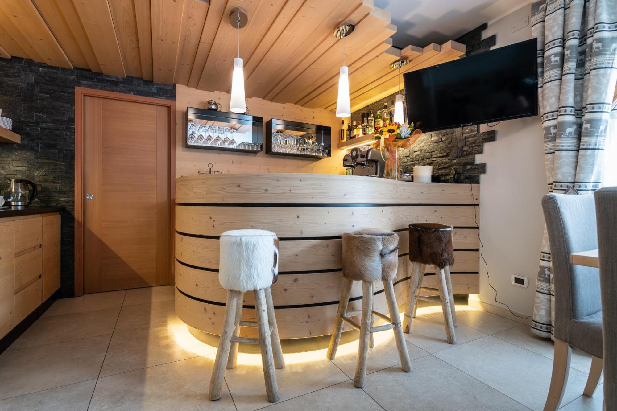 Aparthotel Dolomites Living&Relax Commezzadura Eksteriør billede