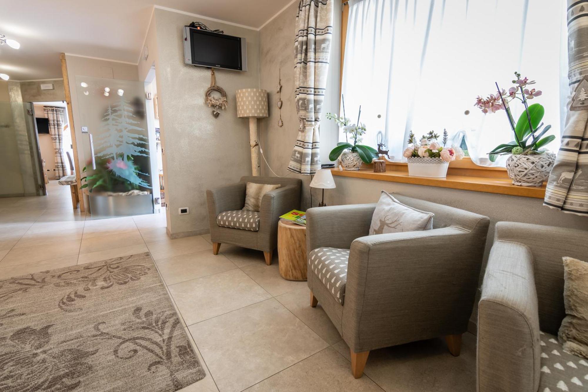 Aparthotel Dolomites Living&Relax Commezzadura Eksteriør billede
