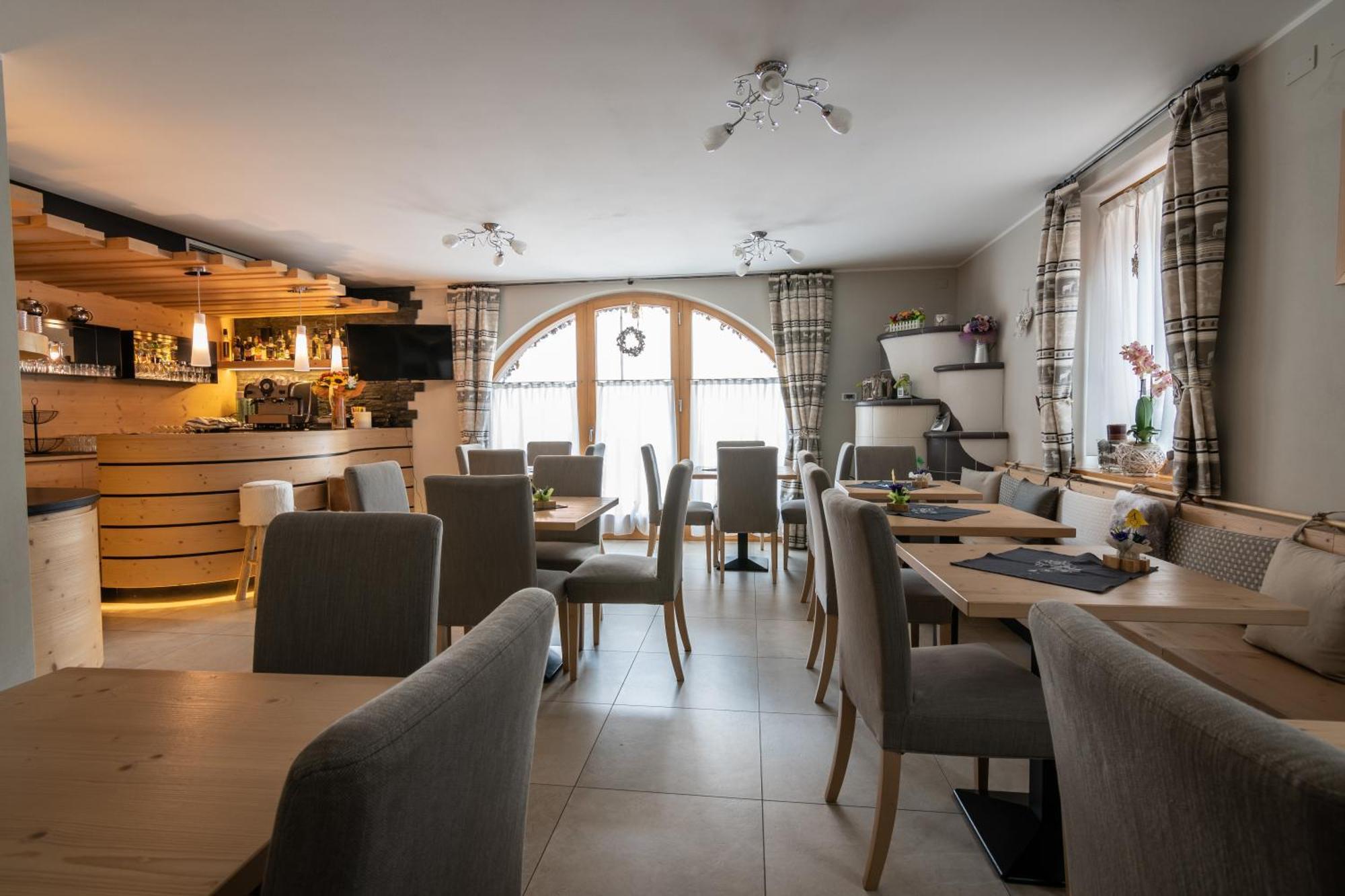 Aparthotel Dolomites Living&Relax Commezzadura Eksteriør billede