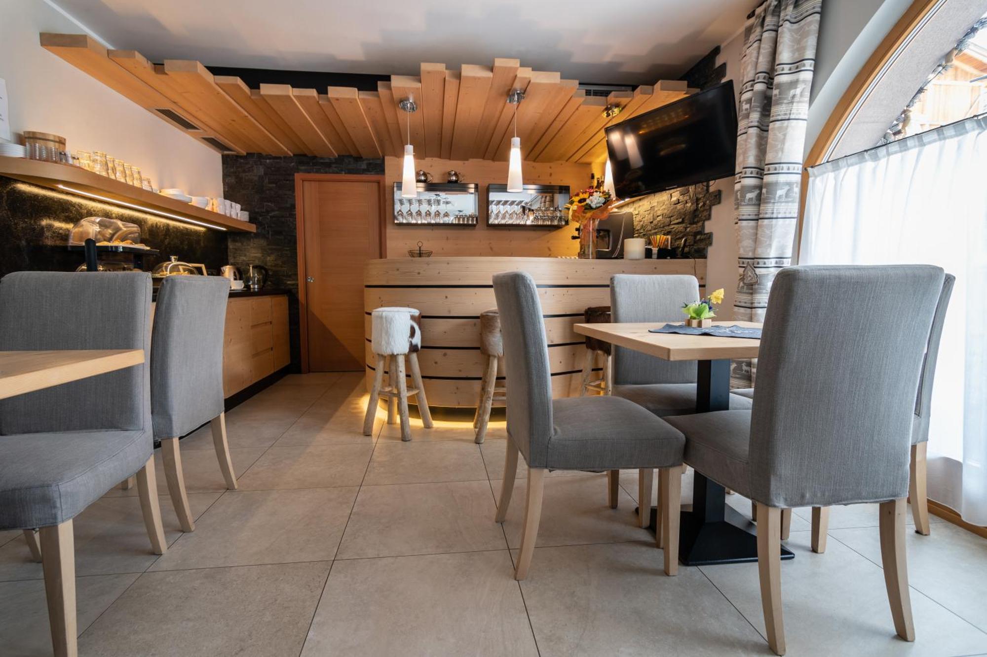 Aparthotel Dolomites Living&Relax Commezzadura Eksteriør billede