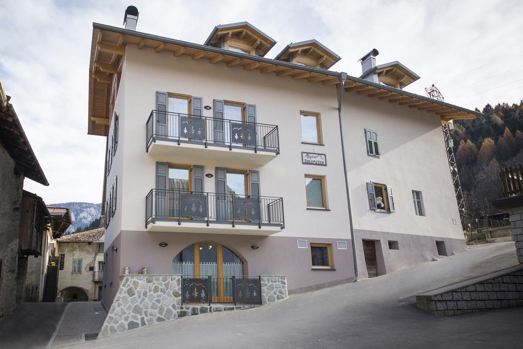 Aparthotel Dolomites Living&Relax Commezzadura Eksteriør billede