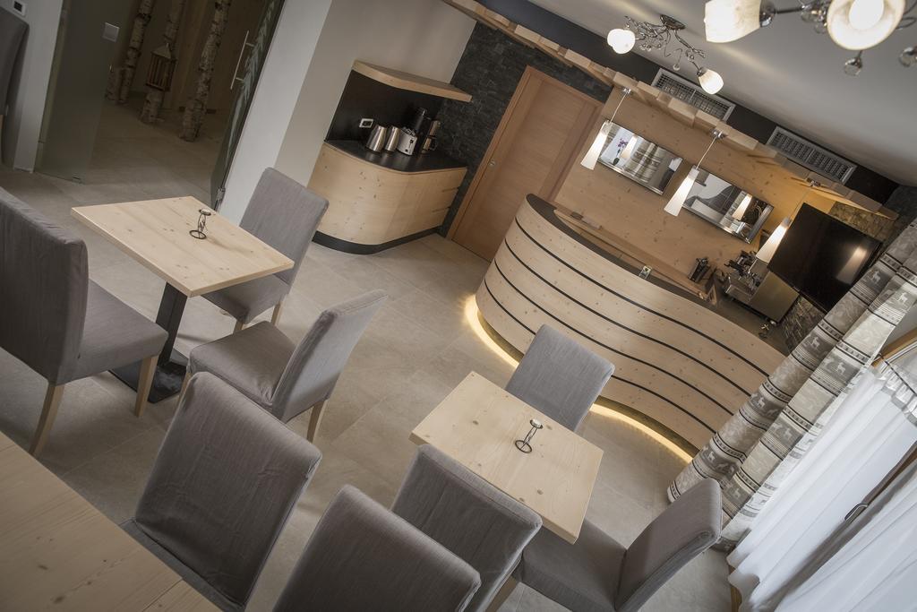 Aparthotel Dolomites Living&Relax Commezzadura Eksteriør billede
