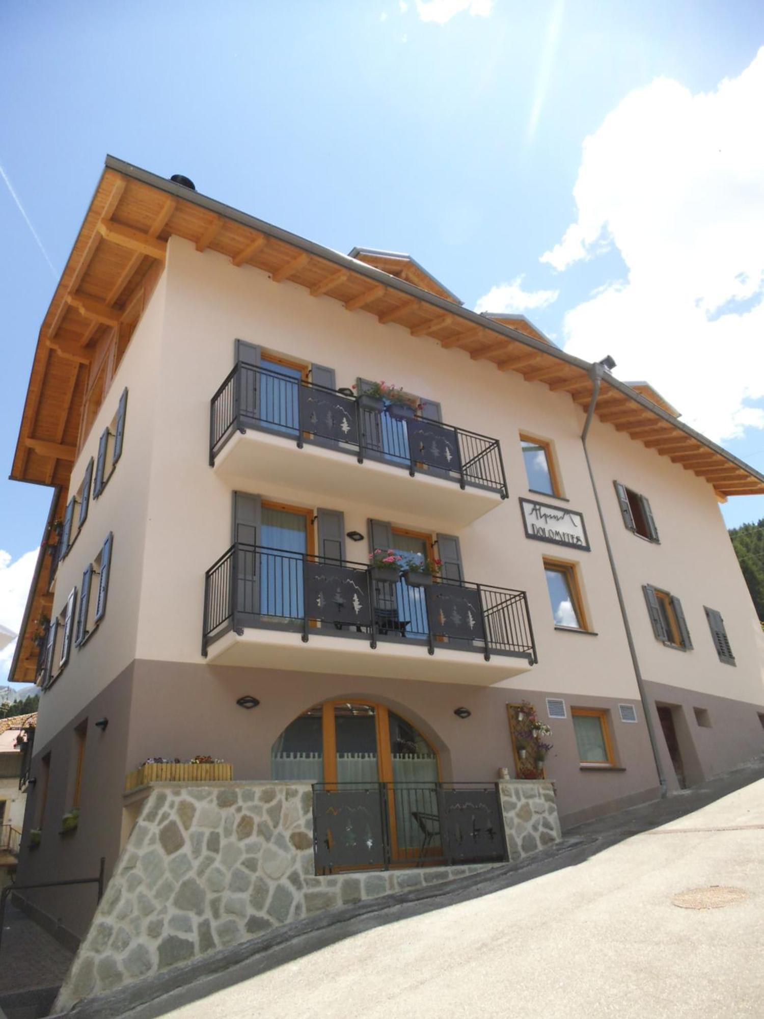 Aparthotel Dolomites Living&Relax Commezzadura Eksteriør billede
